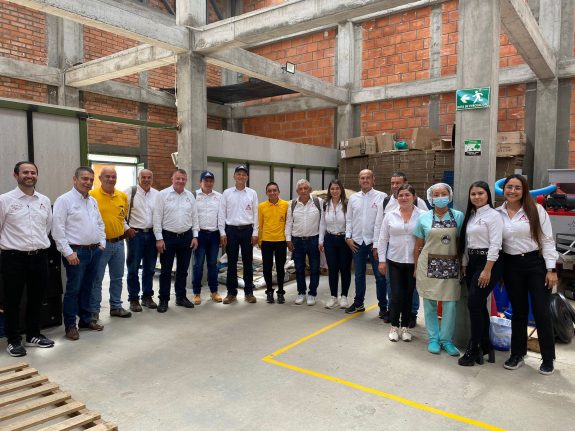 Los representantes del Comité de Cafeteros de Risaralda visitan Quinchía en medio de la gira que se realiza por el departamento.